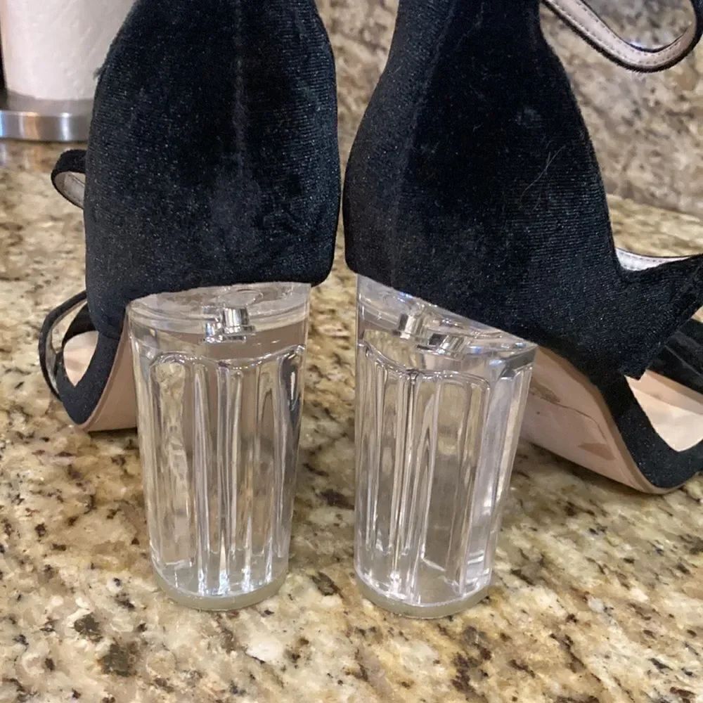 D. Shoes. - Picture 14 of 17